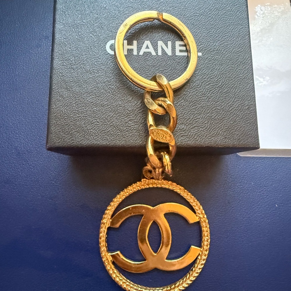 CHANEL Gold Logo Keyring - Picture 2 of 5